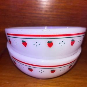 Vintage Termocrisa Milk Glass Strawberry Bowls (2)